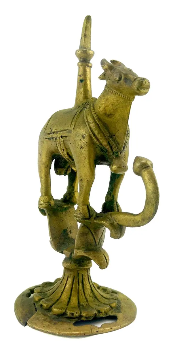 Nandi mit Blütensockel