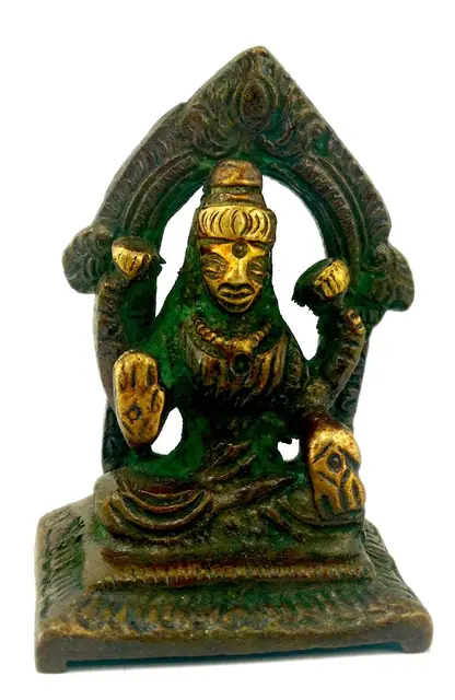 Lakshmi auf Thron